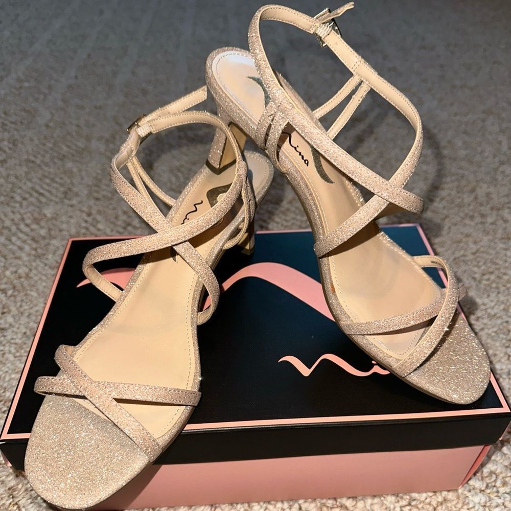 Womens‎ Nina Gold Glittery Strappy Heels
Size 8.5w